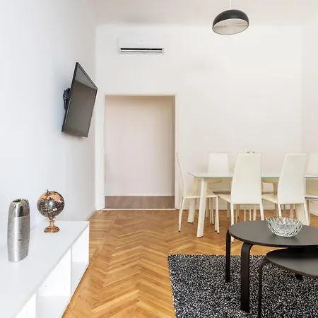 Hemeras Boutique Homes Luxury 4bdr Close To Duomo Apartamento Milão