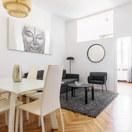Apartamento Hemeras Boutique Homes Luxury 4bdr Close To Duomo Milão