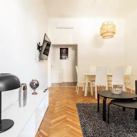 Apartamento Hemeras Boutique Homes Luxury 4bdr Close To Duomo Milão